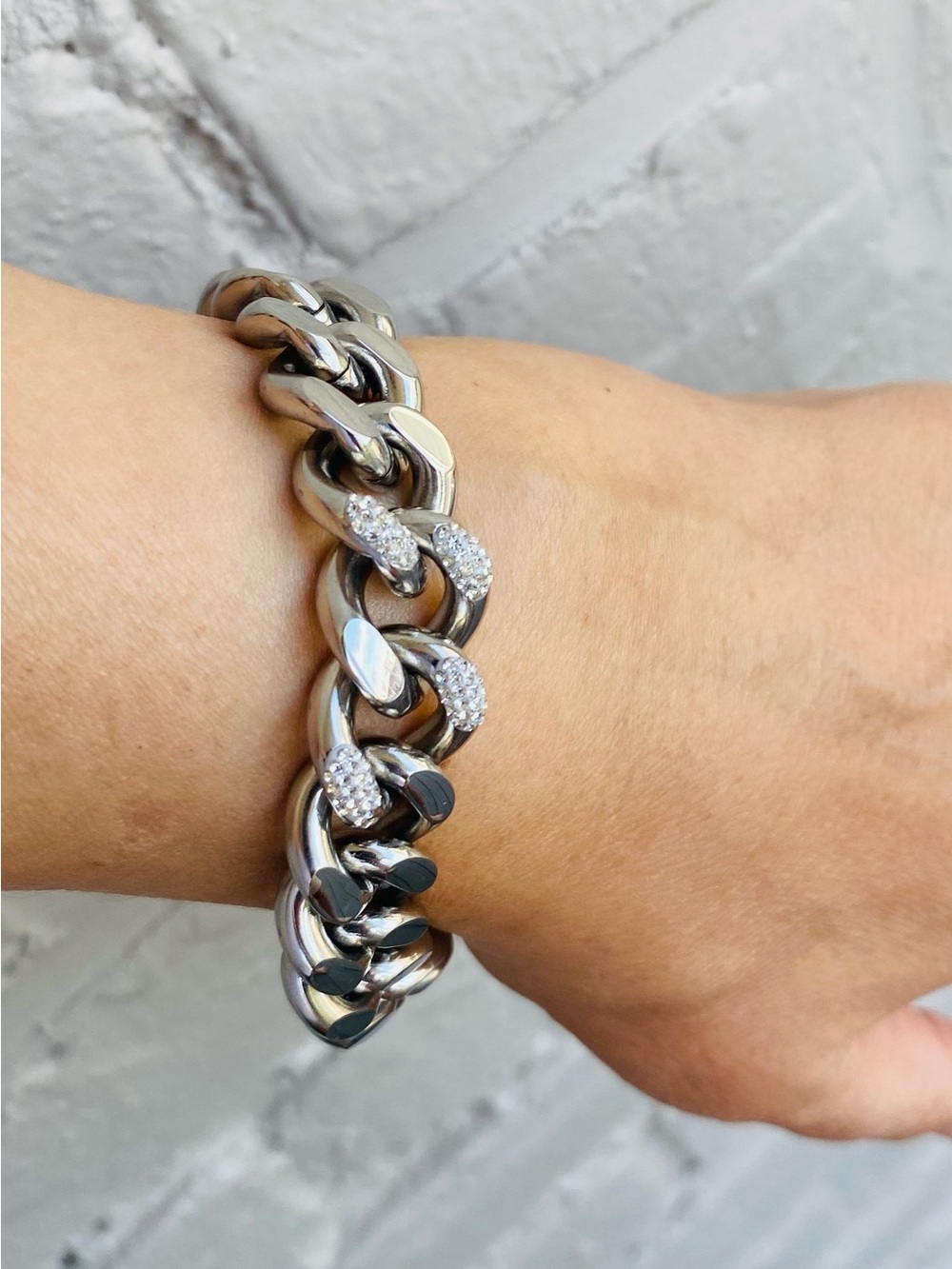 Stainless steel 316L Curb Chain Bracelet with Pave Accent for Women - Picture 4 of 7